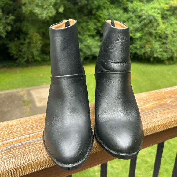 Nisolo Dari 2.0  black leather back zip ankle boot - Picture 5 of 10